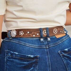 Ariat Ladies Flower Diamon Brown Leather Belt
